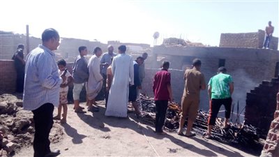 اندلاع حريق هائل داخل 3 منازل متجاورة في قرية بدار السلام بسوهاج|صور
