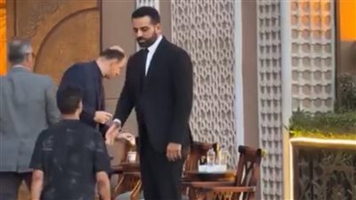يسرا ونسرين أمين في عزاء والد عمر السعيد (صور)