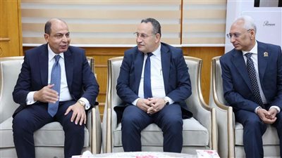 محافظ المنيا ورئيس الجامعة يستقبلان وزير التعليم العالي 