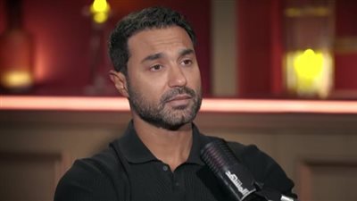 كريم فهمي يحذر بناته من التمثيل: “الشغلانة مش سهلة خالص”