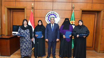 محافظ الدقهلية يستقبل عددًامن المعتمرين ويوزع 5 رحلات عمرة على أبناء المحافظة