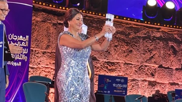 وفاء عامر