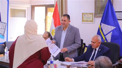 محافظ دمياط يلتقي أهالي فارسكور ويبحث مطالبهم وشكاواهم 