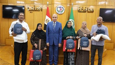 محافظ المنيا يوفّر تيسيرات السفر لـ5 فائزين بعمرة «تحيا مصر»إلى الأراضي المقدسة 