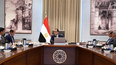 رئيس الوزراء يتابع جهود توفير الأسمدة الزراعية 