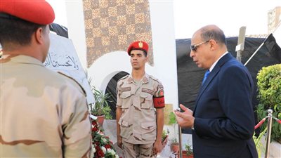 محافظ المنيا يضع إكليلًا من الزهور على النصب التذكاري للشهداء في الذكرى الـ53 لانتصارات أكتوبر المجيدة 