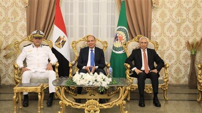محافظ المنيا يستقبل المهنئين بالذكرى الـ53 لانتصارات أكتوبر