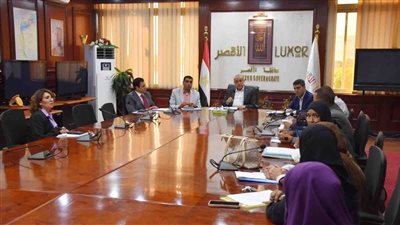 محافظ الأقصر يترأس اجتماع اللجنة الدائمة للقيادات لاختيار مسؤولي الديوان العام