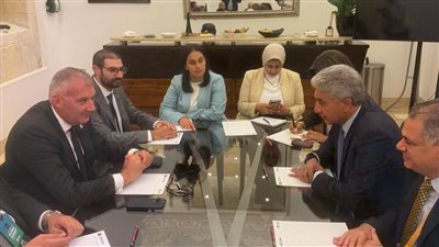 وزير السياحة والآثار يلتقي وزير سياحة مالطا لبحث تعزيز التعاون السياحي بين البلدين