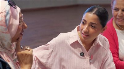 اتعلمت منهم كتير.. جيسيكا حسام الدين تزور محاربات مستشفى بهية...صور