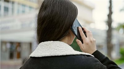 تحذيرات من ارتفاع أعداد المكالمات الآلية بفضل الذكاء الاصطناعي