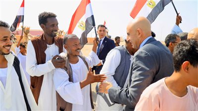 وزير التعليم ومحافظ البحر الأحمر يتفقدان مدارس شلاتين.. ومشايخ القبائل يستعرضون مطالب تطوير التعليم