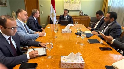 وزير الصحة يبحث مع «دكتور ماخ» الألمانية توطين تكنولوجيا الإضاءة الطبية