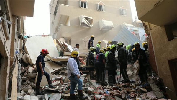 انهيار عقار بحدائق القبة