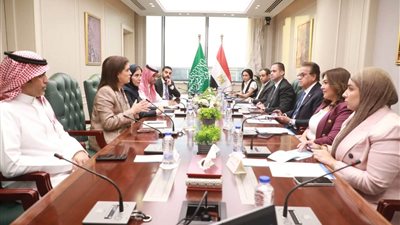 خالد عبد الغفار يستقبل المدير الإقليمي لمنظمة الصحة العالمية لشرق المتوسط