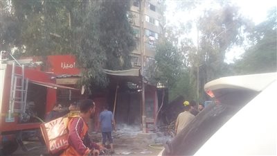 بالصور.. نشوب حريق داخل كشك بقالة في المعادي