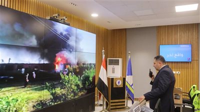 محافظ دمياط يتابع جهود إخماد حريق بورشة بقرية حجاجة بفارسكور 