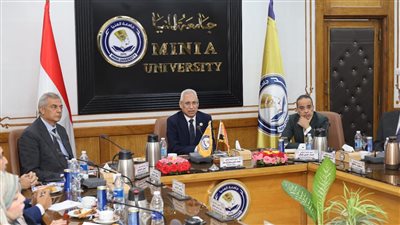 رئيس جامعة المنيا يكشف خطة إنشاء مستشفيين جديدين وافتتاح 25 معملًا