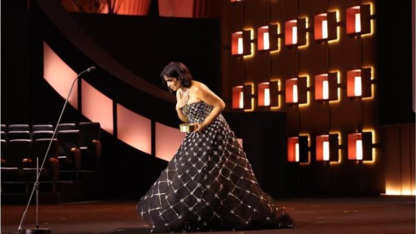 Photo: elnabaa elwatany newspaper Mona Zaki Receives Achievement Award at El Gouna Film Festival