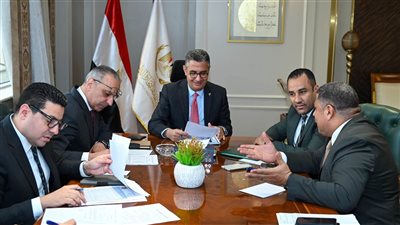وزير التموين مع أعضاء مجلسي النواب والشيوخ