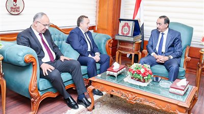 محافظ سوهاج يستقبل النقيب العام لمهندسي مصر