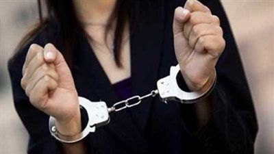 ضبط سيدة تدير كيان تعليمي دون ترخيص والحصول على شهادات عليا بالمنيا 