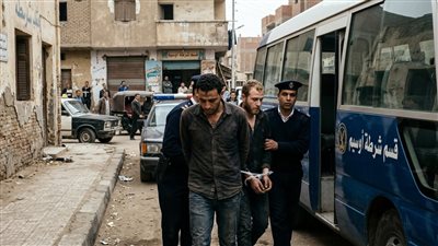 ننشر اعترافات المتهمين بتعاطي المخدرات داخل ميني باص بأوسيم.. والنيابة تطلب تحريات المباحث