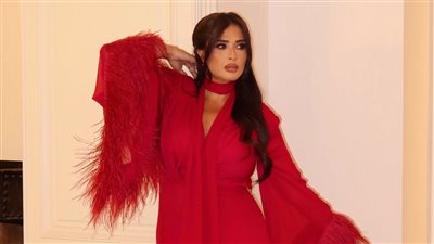 ياسمين عبد العزيز تهدي 3 جوائز لمن يحاربونها: أنتم سبب نجاحي