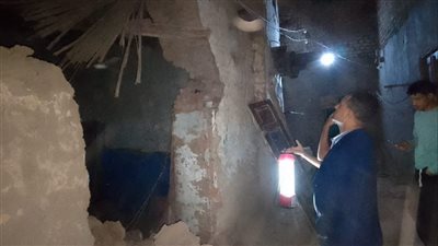 دون خسائر في الأرواح.. إزالة يدوية لحوائط منزل منهار بالأقصر وتجهيز لإعادة بنائه