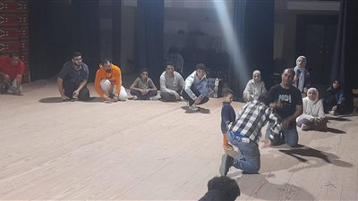 تدريبات على الأداء الحركي لشباب 
