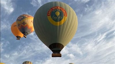 تحليق 800 سائح على متن 35 رحلة بالون طائر فوق سماء الأقصر