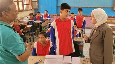 همت أبو كيلة تتابع انتظام الدراسة بمدارس دار السلام
