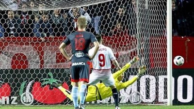 إشبيلية يسحق سيلتا فيجو برباعية نظيفة ويقترب من الصعود لنهائي كأس إسبانيا