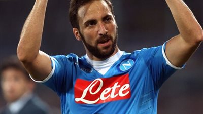 هيجواين يقود هجوم  نابولي أمام يوفنتوس في قمة الكالتشيو الإيطالي