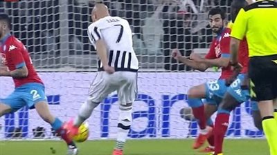 يوفنتوس يضرب شباك نابولي بهدف قاتل لزازا ..   ويخطف صدارة الكالتشيو الإيطالي