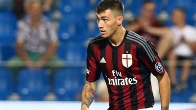 أنشيلوتى وانريكى يتنافسان على ضم مدافع ميلان