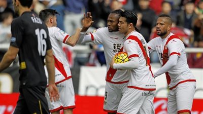 رايو فاليكانو يتعادل مع إشبيلية 2/2 في الليجا الإسبانية 