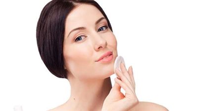 أضرار «البودرة المائية» على البشرة