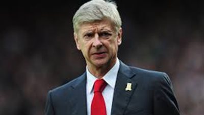 فينجر يحذر لاعبيه من الغباء أمام برشلونة