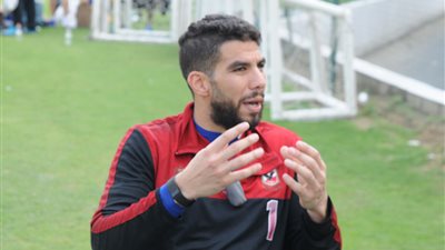 شريف إكرامي حارس الأهلي يخضع لبرنامج تأهيلي 