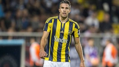 فان بيرسي يقود هجوم فنربخشة أمام بشكتاش في قمة الدوري التركي الممتاز 