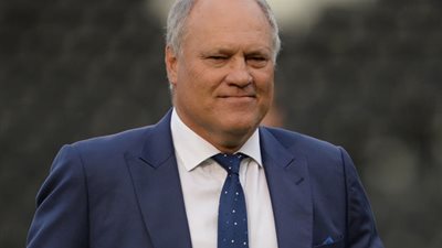 زيزو يعقد جلسة مطولة مع مارتن يول المدير الفني الجديد للأهلي 