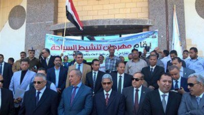 وزير التنمية المحلية يشارك بمسيرة بجنوب الوادي