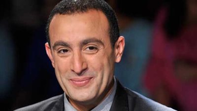 أحمد السقا يُشارك علي ربيع و«أوس أوس» في مباراة كرة قدم 