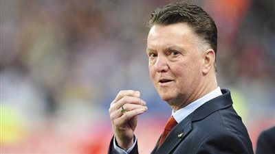 نجم مانشستر يونايتد السابق يحدد خليفة فان جال