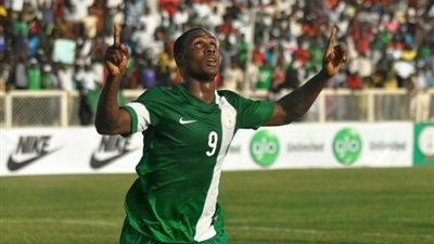 مهاجم نيجيريا يؤكد فوز منتخب بلاده على مصر