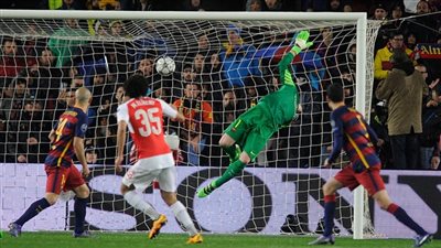 النني يحرز هدف عالمي للآرسنال وبرشلونة يتأهل لربع نهائي دوري أبطال أوروبا