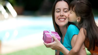 بالفيديو.. تعرف على هدايا الصعايدة لـ«ست الحبايب» فى عيد الأم