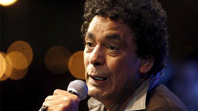 محمد منير ينتهي من تصوير آخر مشاهد «المغني» بأسوان