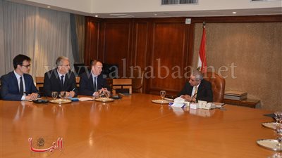 وزير التجارة يبحث مع  وفد مجلس الشيوخ الفرنسى تعزيز العلاقات السياسية والإقتصادية 